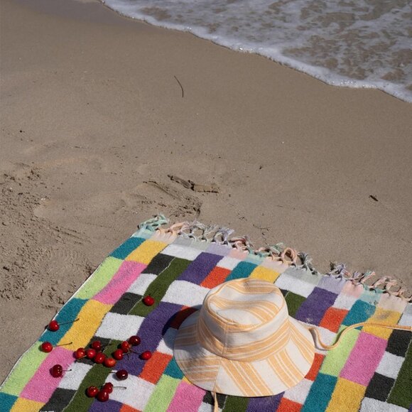 NWT Colorful Terry Cloth Beach Towel - Picture 2 of 2